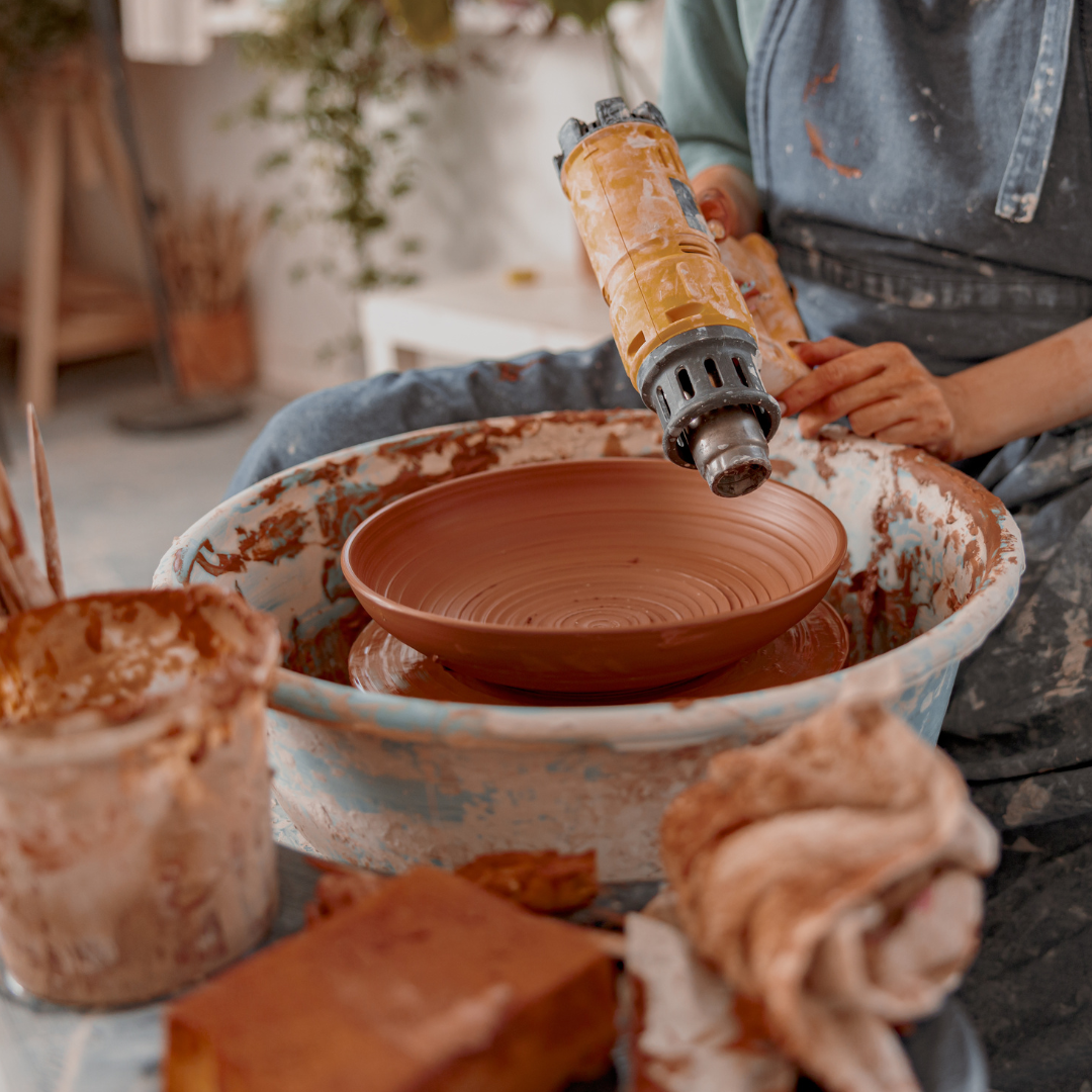 Artisthu Pottery Maker